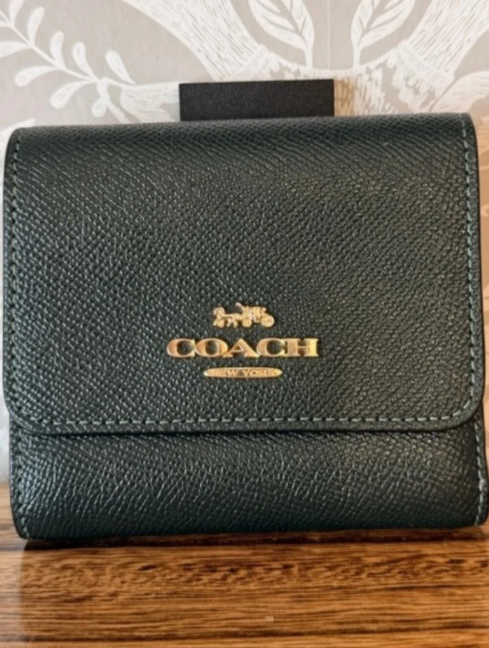 NWOT Coach Dark Green Textured Leather Trifold Wallet/Deep Navy Interior